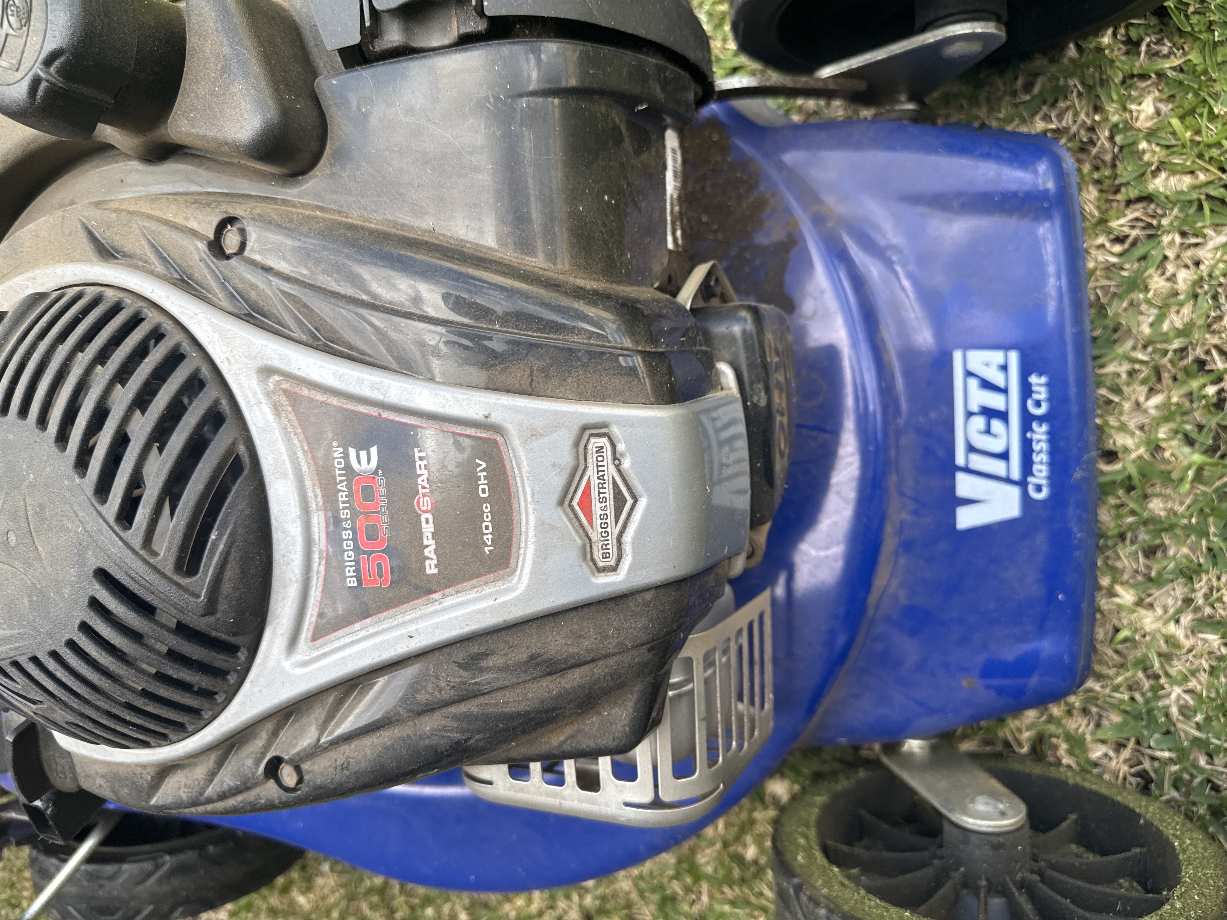 Victa Classic Cut petrol lawn mower — Briggs & Stratton 500E 140cc, with catcher — photo 2 of 3