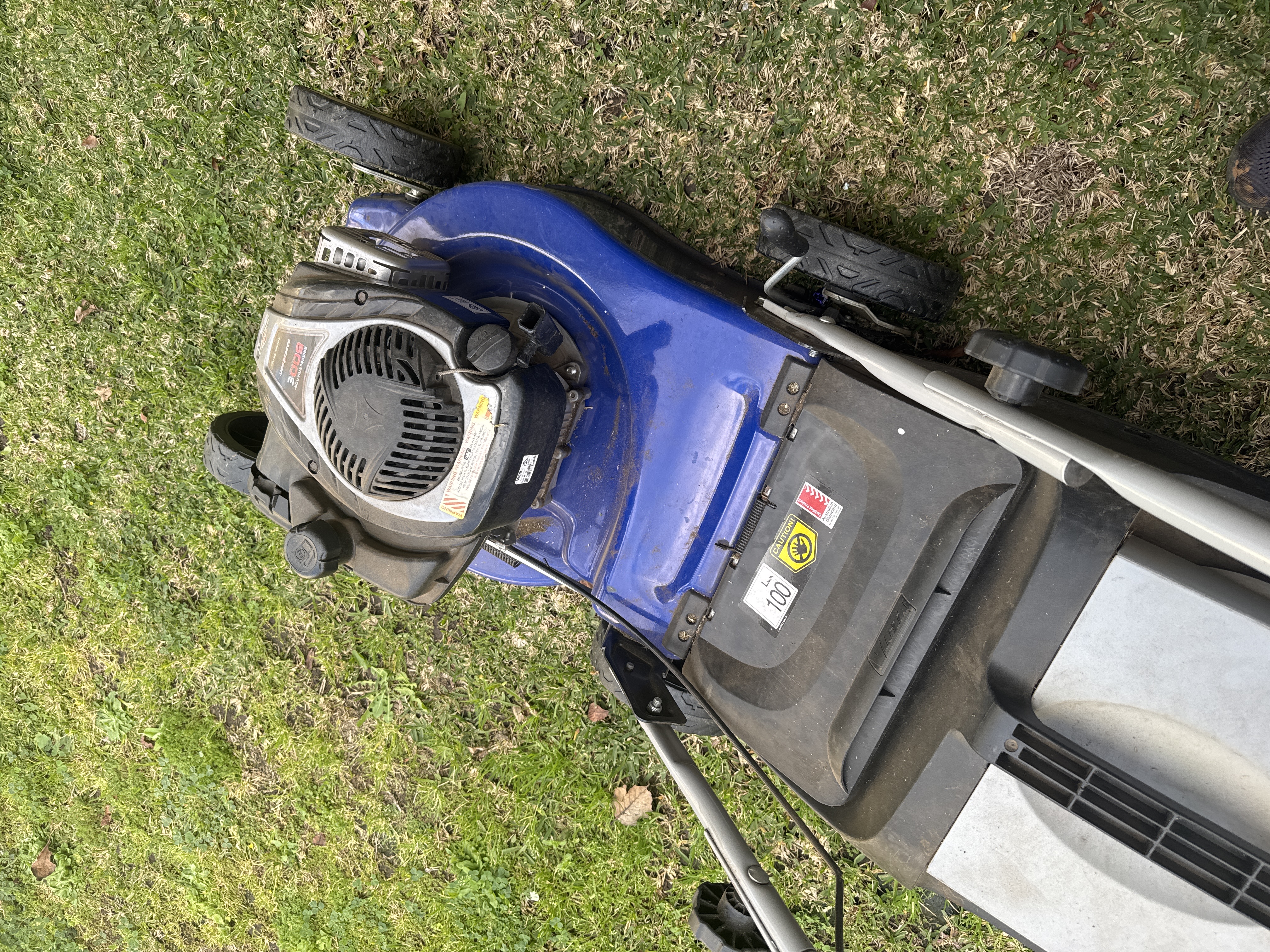 Victa Classic Cut petrol lawn mower — Briggs & Stratton 500E 140cc, with catcher — photo 3 of 3